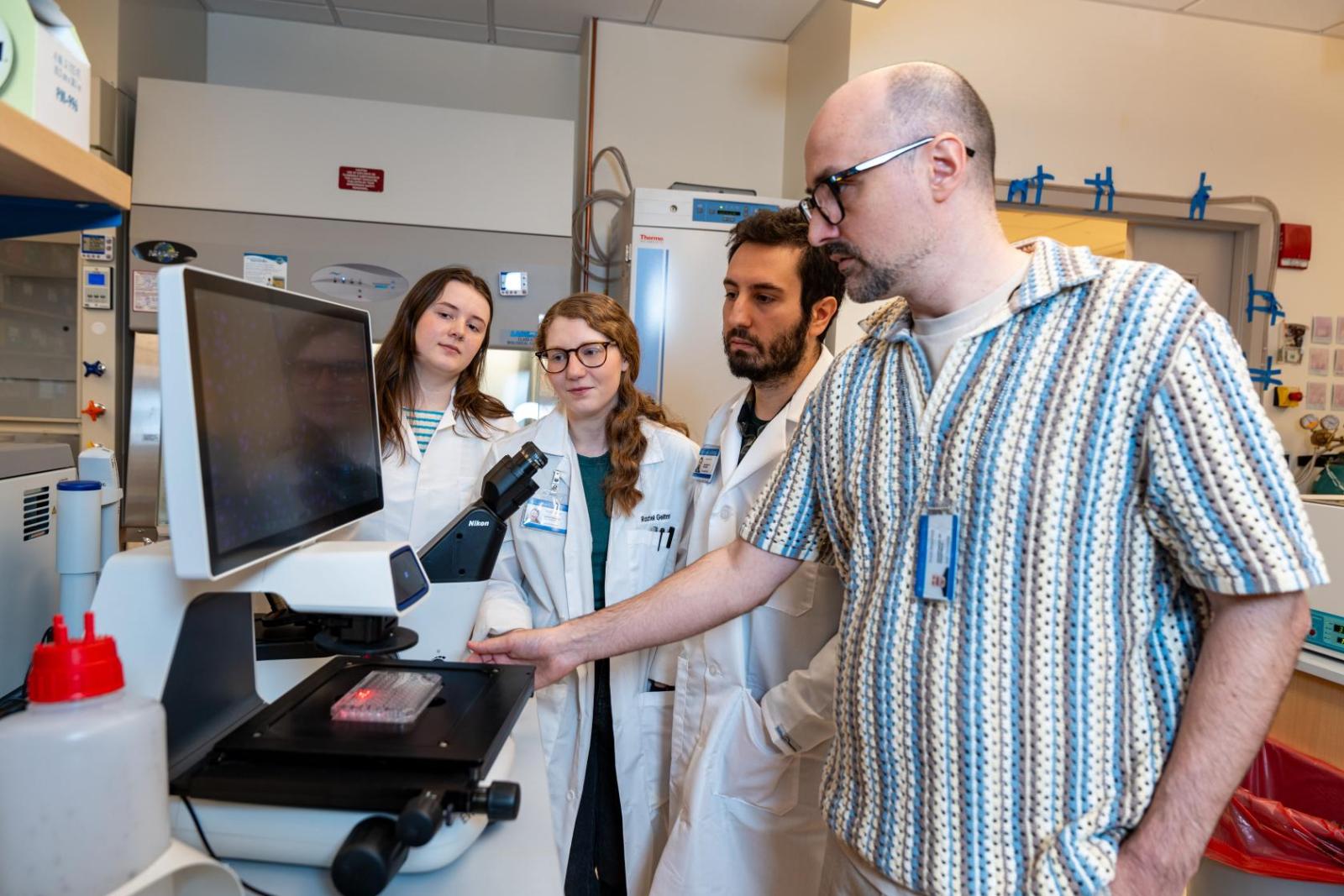 Dusan Bogunovic in the laboratory