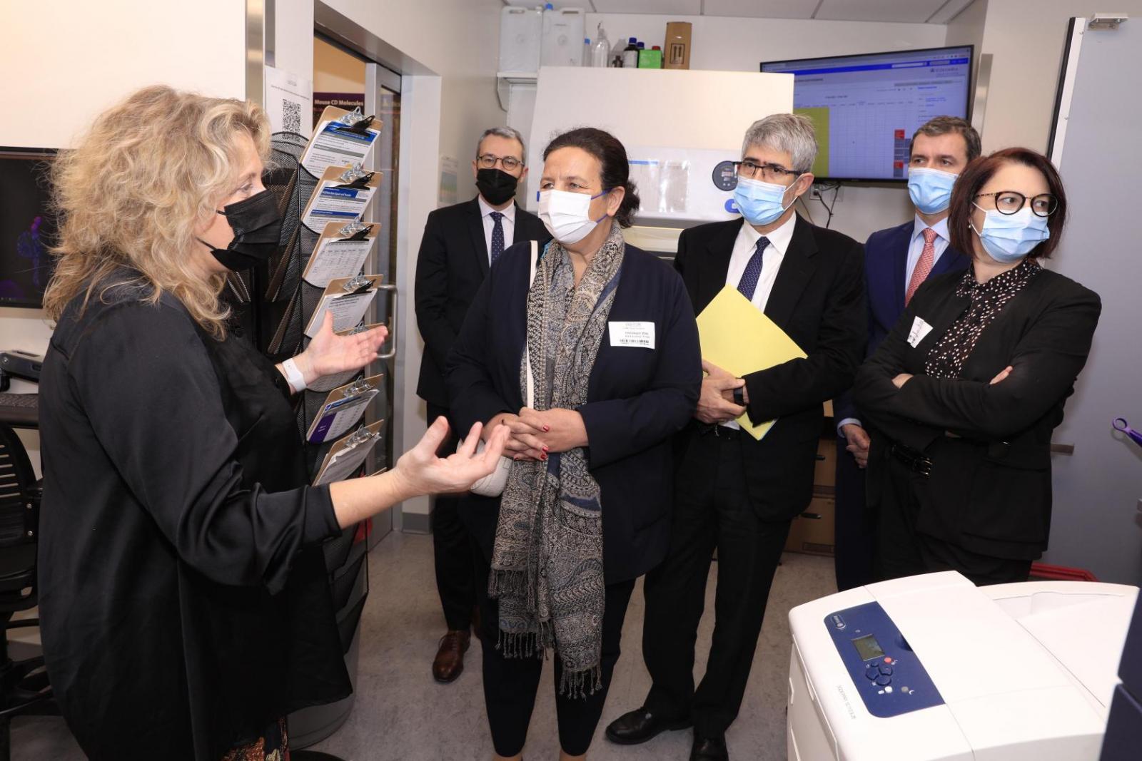 Minister Vidal at the CSCI lab with the French delegation.