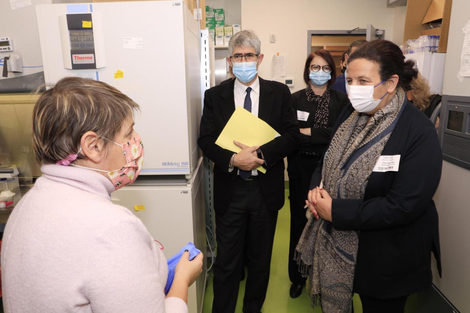 Minister Vidal at the CSCI lab with the French delegation.