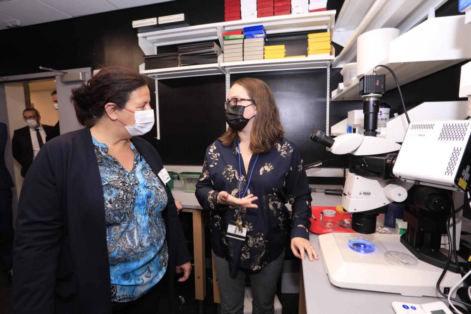 Minister Vidal at the CSCI lab with the French delegation.