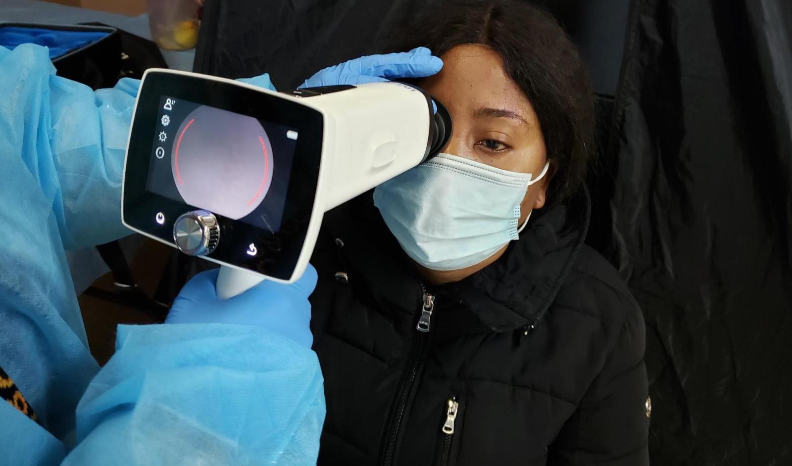 machine that measures eye pressure pressed against a person's eye