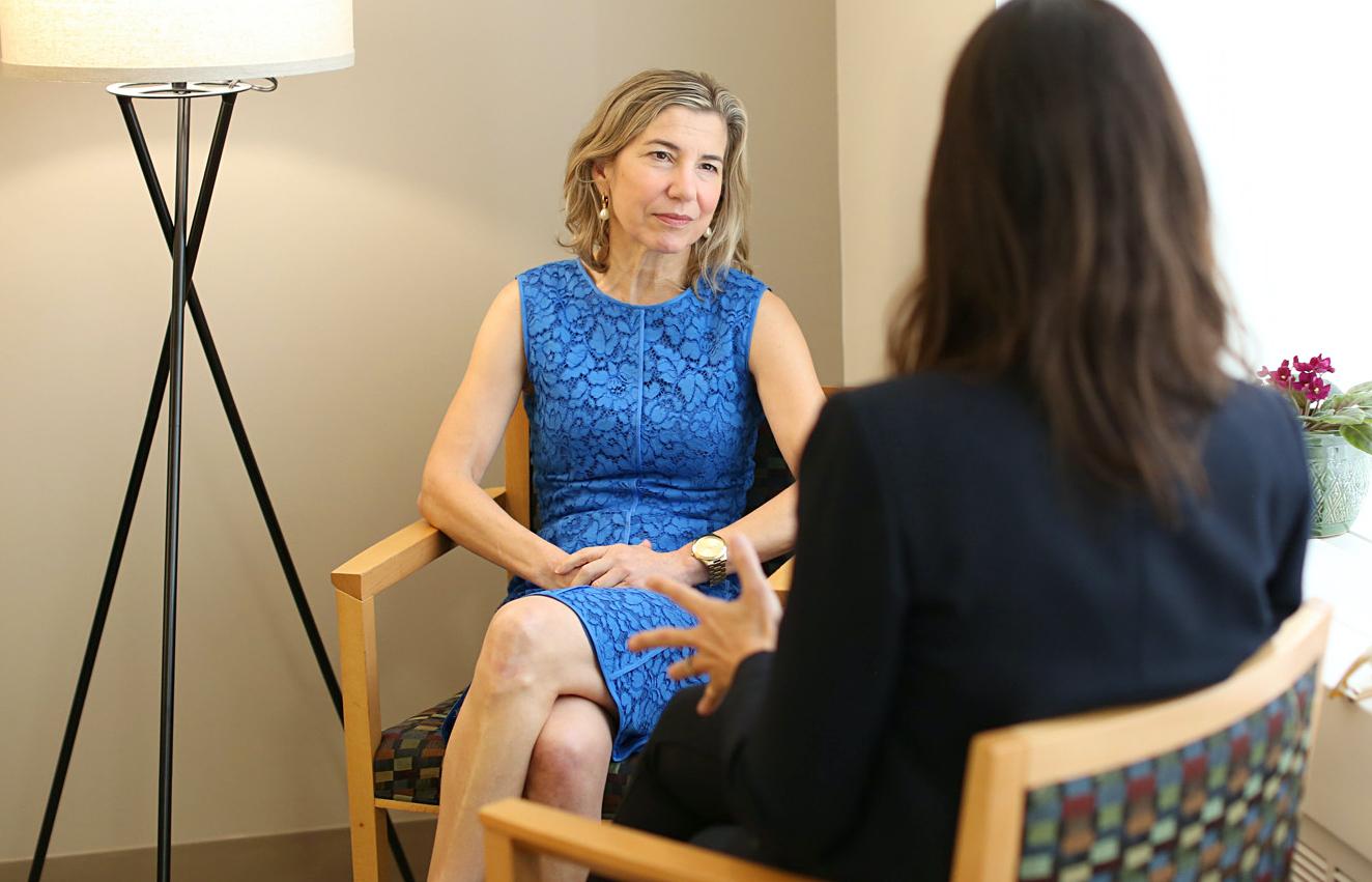 psychologist speaking with a patient