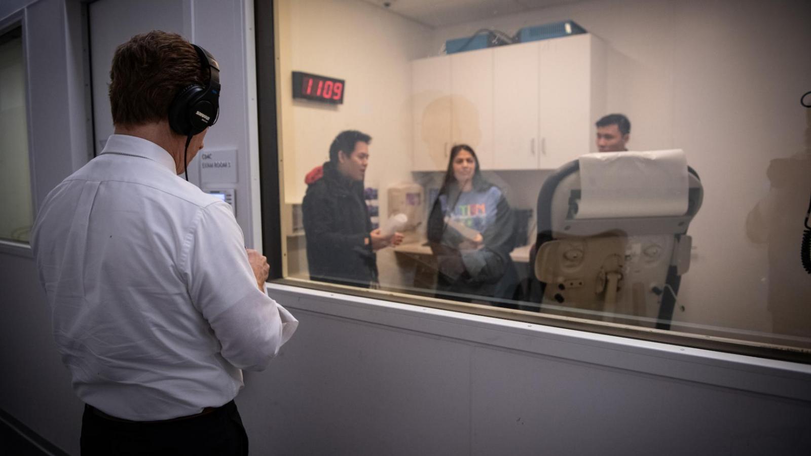 CUIMC students interact with a model patient during a workshop
