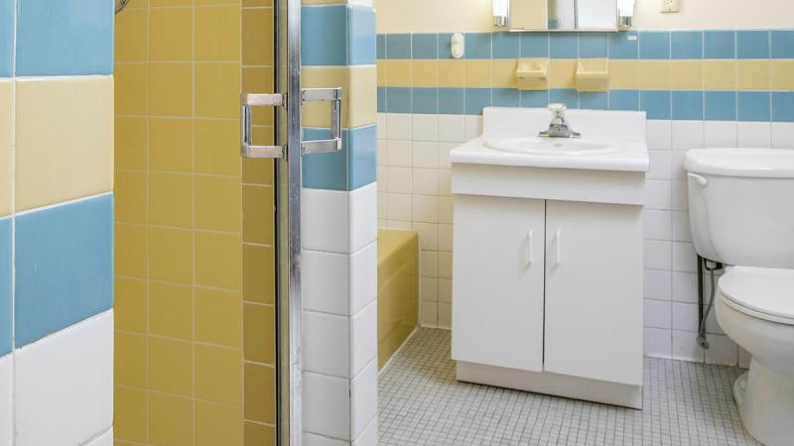 Sample studio bathroom