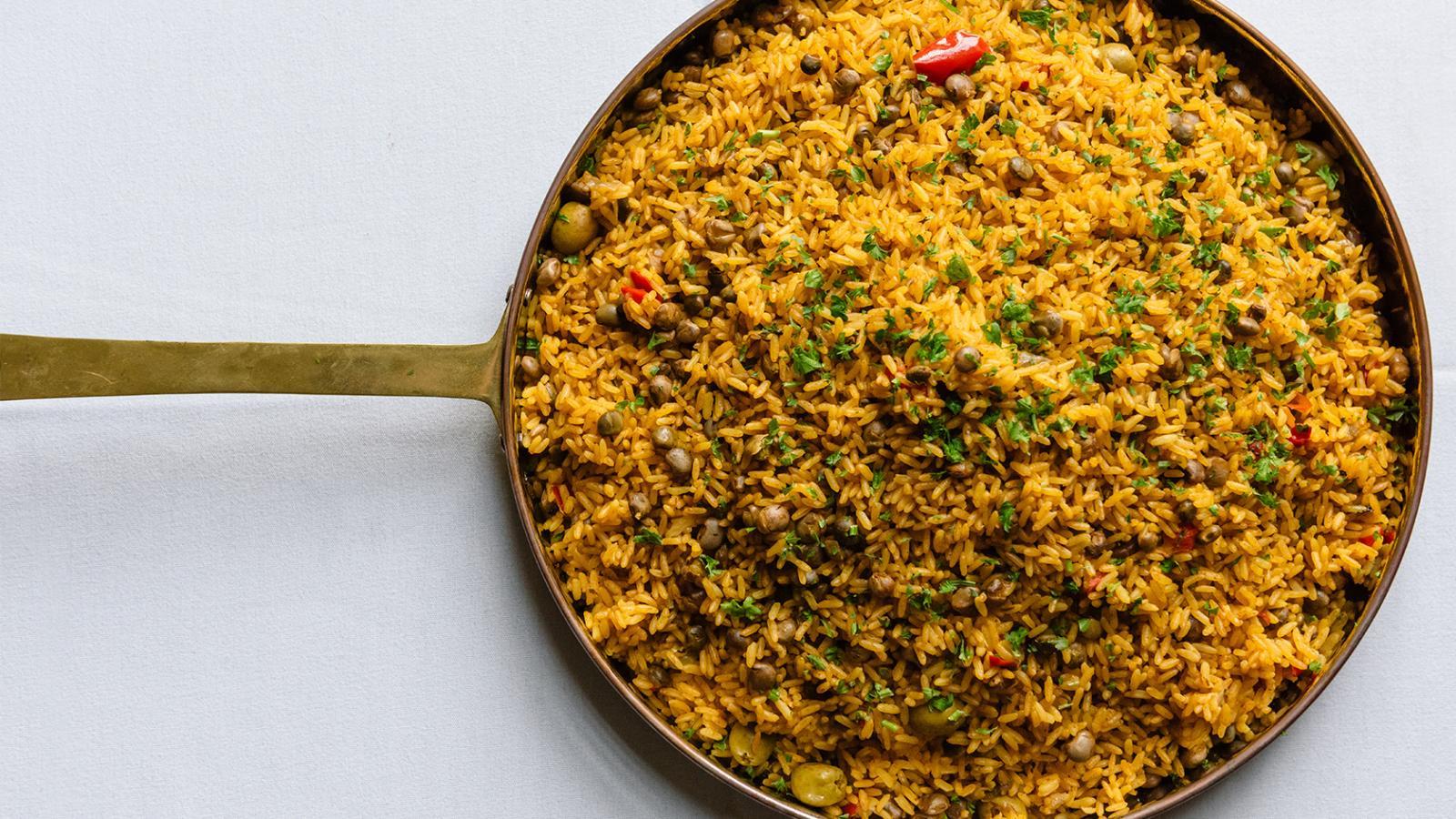 Arroz con gandules (rice with pigeon peas)